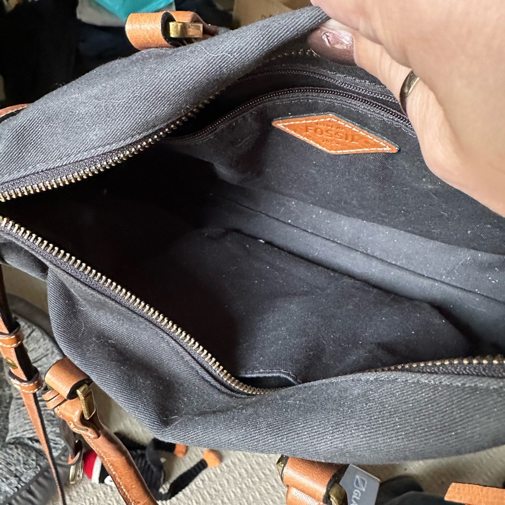 4. FOSSIL SYDNEY SATCHEL WITH CROSSBODY STRAP! - Picture 3 of 3